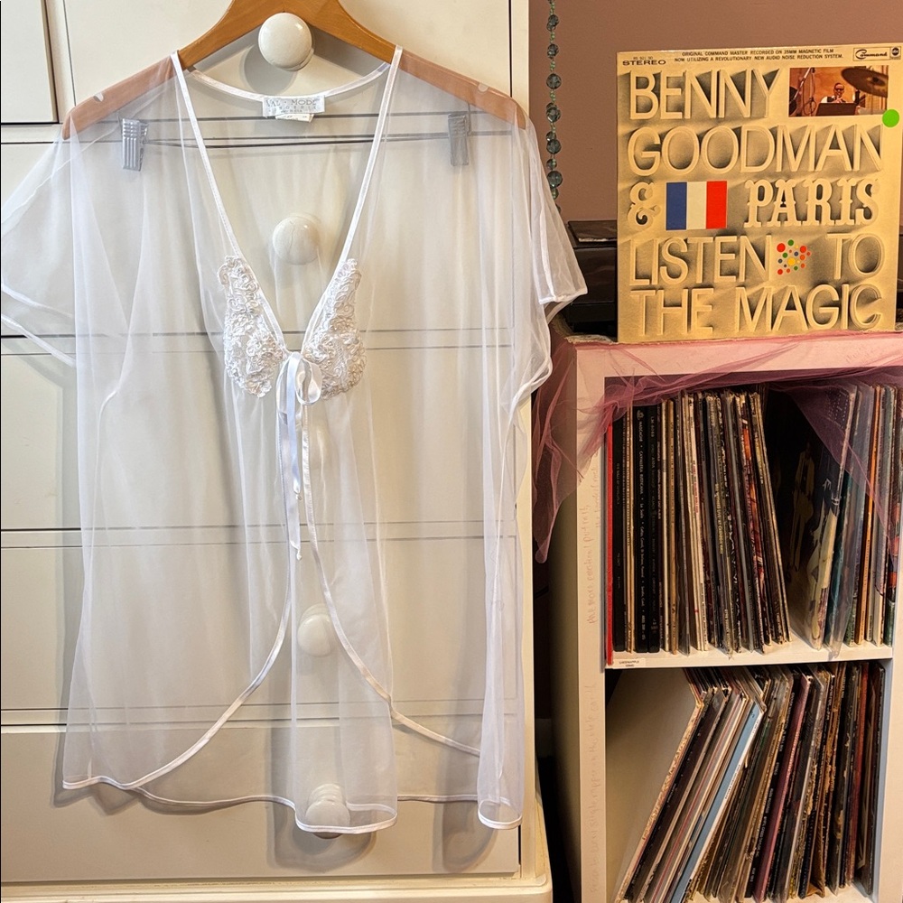 Vintage 90’ Tulle Robe White Lace Swing Cape Medium Bridal Wedding Pearl Ribbon